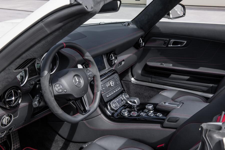  Mercedes-Benz SLS AMG GT Roadster 2012 года  (фото 10 из 47)